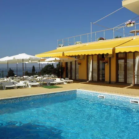 Hotel Семеен Хотел Делфин Бийч *